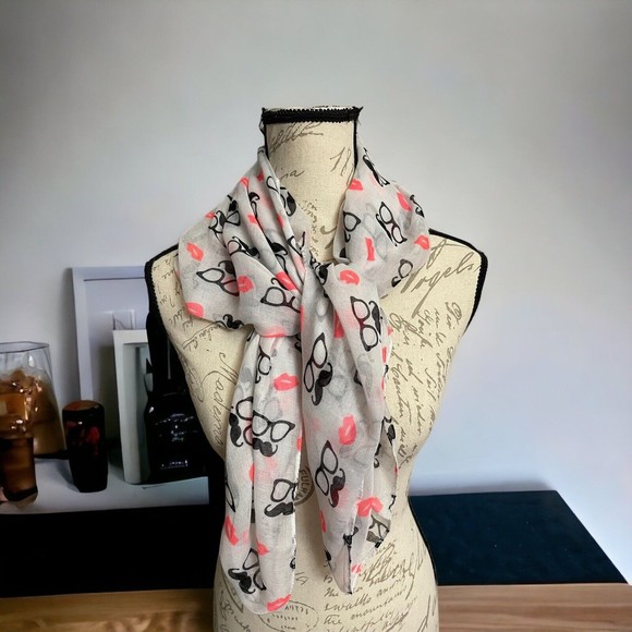 Vintage Silk Scarf Retro Design Lipstick & Mustaches Circa 1960s Unique 36x27" - Picture 4 of 8